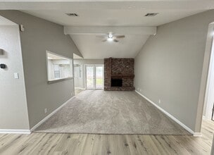 4023 Briar Hollow in San Antonio, TX - Foto de edificio - Building Photo