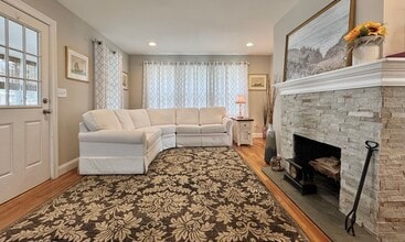 35 Coolridge Rd in Milford, CT - Building Photo - Building Photo