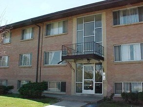 Park 16 Apartments in Aurora, CO - Building Photo - Building Photo