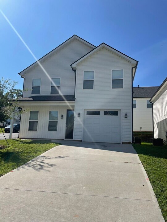 201 Clarus Crk Wy in Travelers Rest, SC - Building Photo