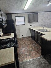 675-5604 Corner in Cleveland, TX - Building Photo - Building Photo
