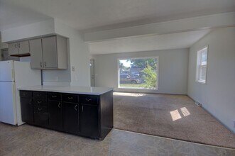 1012-1014 11th St in Silvis, IL - Building Photo - Building Photo