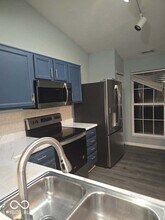 8209 Twin River Dr in Indianapolis, IN - Building Photo - Building Photo