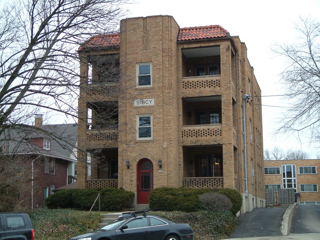 2590 Madison Rd in Cincinnati, OH - Foto de edificio - Building Photo