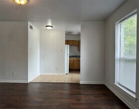 7201 Hallshire Dr in Houston, TX - Foto de edificio - Building Photo