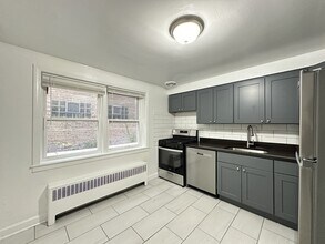 6717 N California Ave in Chicago, IL - Foto de edificio - Building Photo