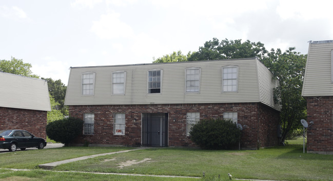 1084 N Donmoor Ave in Baton Rouge, LA - Building Photo - Building Photo