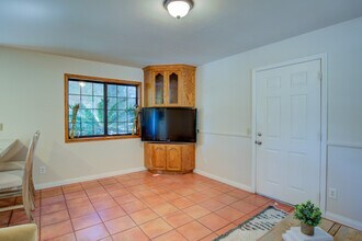 33180 Vino Way in Temecula, CA - Foto de edificio - Building Photo