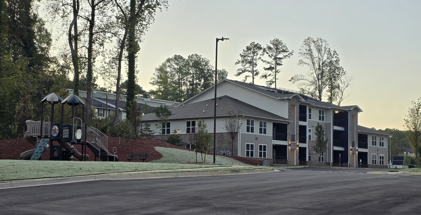 Bridges at Landrum in Atlanta, GA - Building Photo