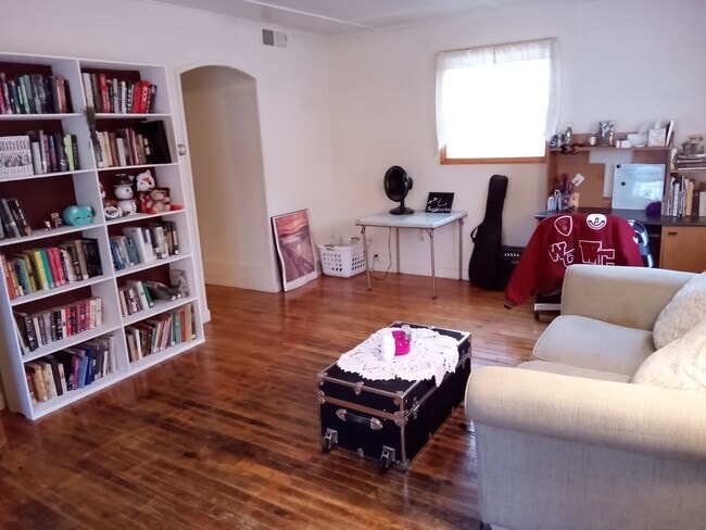 116 S Walnut St, Unit 116