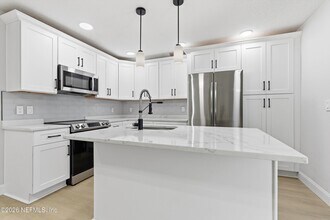 10407 Big Tree Cir W in Jacksonville, FL - Building Photo - Building Photo