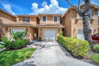 10112 Royal Palm Blvd in Coral Springs, FL - Building Photo - Building Photo