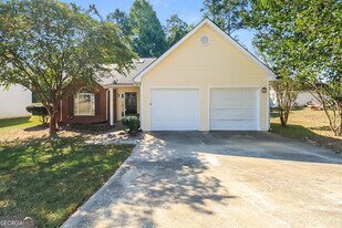 6695 Emerald Pointe Cir in College Park, GA - Building Photo