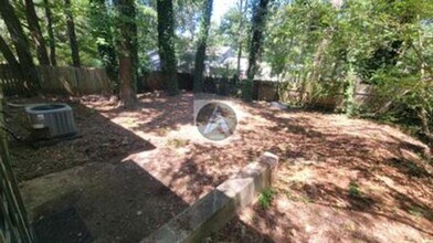 3968 Wood Path Dr in Stone Mountain, GA - Foto de edificio - Building Photo