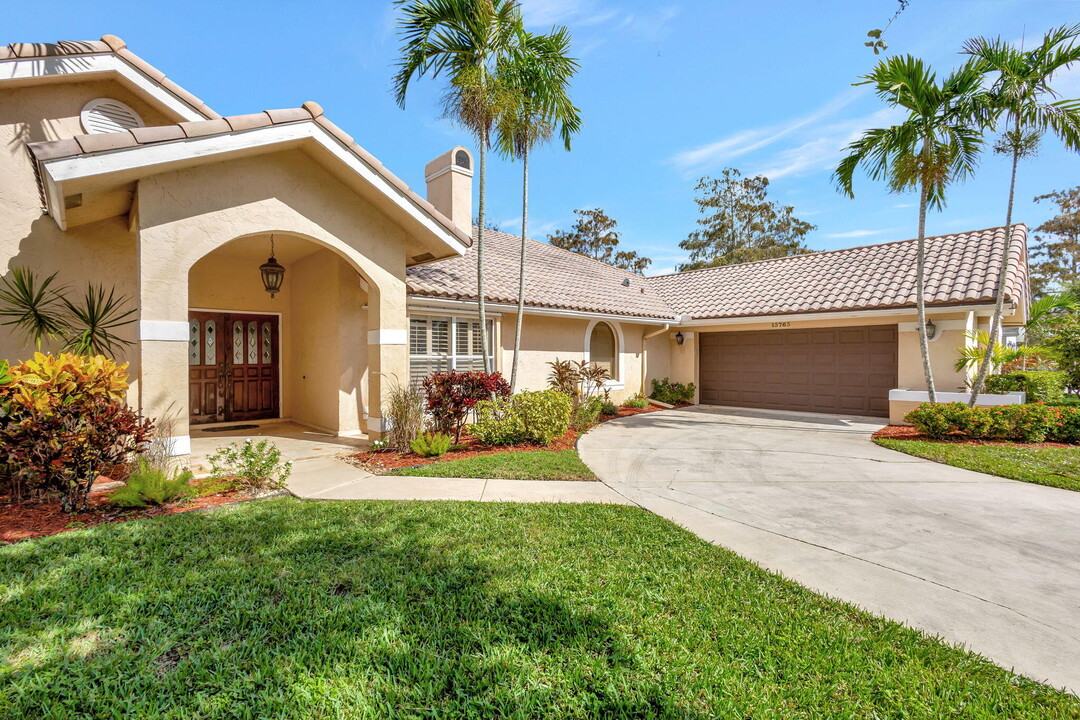 13763 Staimford Dr in Wellington, FL - Building Photo