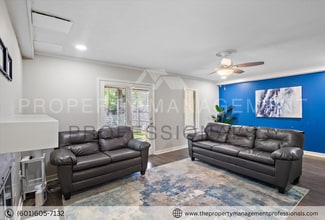 2313 River Oaks Blvd in Jackson, MS - Building Photo - Building Photo