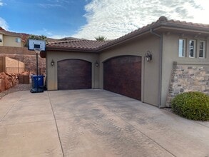 2242 N Gunsight Dr in Saint George, UT - Building Photo - Building Photo