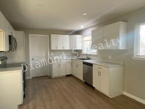 1747 S Montebello Ave in Springfield, MO - Building Photo - Building Photo