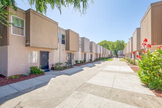 Foxdale in San Jose, CA - Foto de edificio - Building Photo