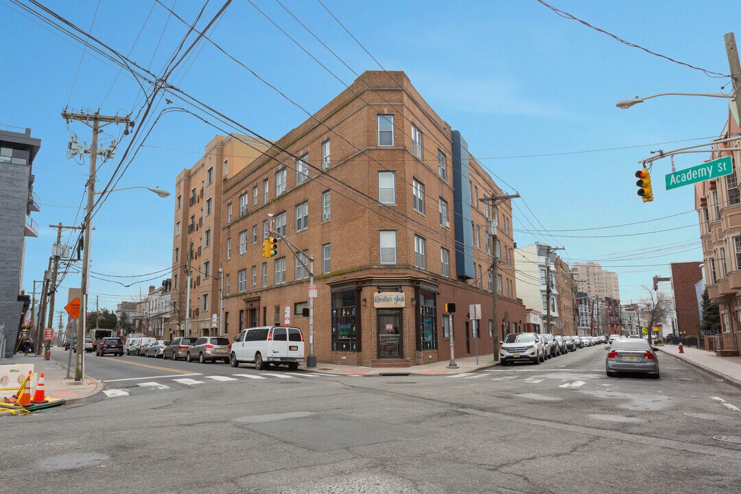 203 Academy St in Jersey City, NJ - Building Photo