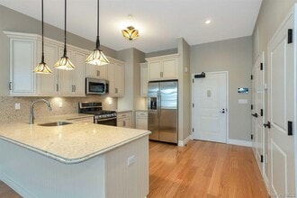 10 Wall St in Huntington, NY - Building Photo - Building Photo