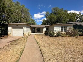 3314 32nd St in Lubbock, TX - Building Photo