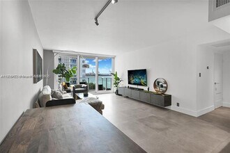 1000 West Ave, Unit 626 in Miami Beach, FL - Building Photo - Building Photo
