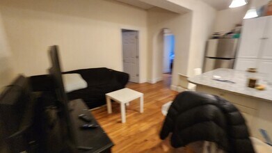 1999 Commonwealth Ave in Boston, MA - Foto de edificio - Building Photo