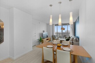 2602 E Hallandale Beach Blvd in Hallandale Beach, FL - Building Photo - Building Photo