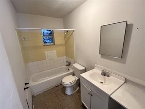 402 Terry St in Wildwood, FL - Building Photo - Building Photo