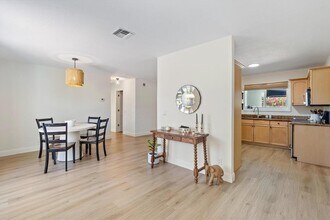 10281 NW 32nd St in Sunrise, FL - Building Photo - Building Photo