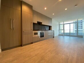 6080 Mckay Av in Burnaby, BC - Building Photo - Building Photo