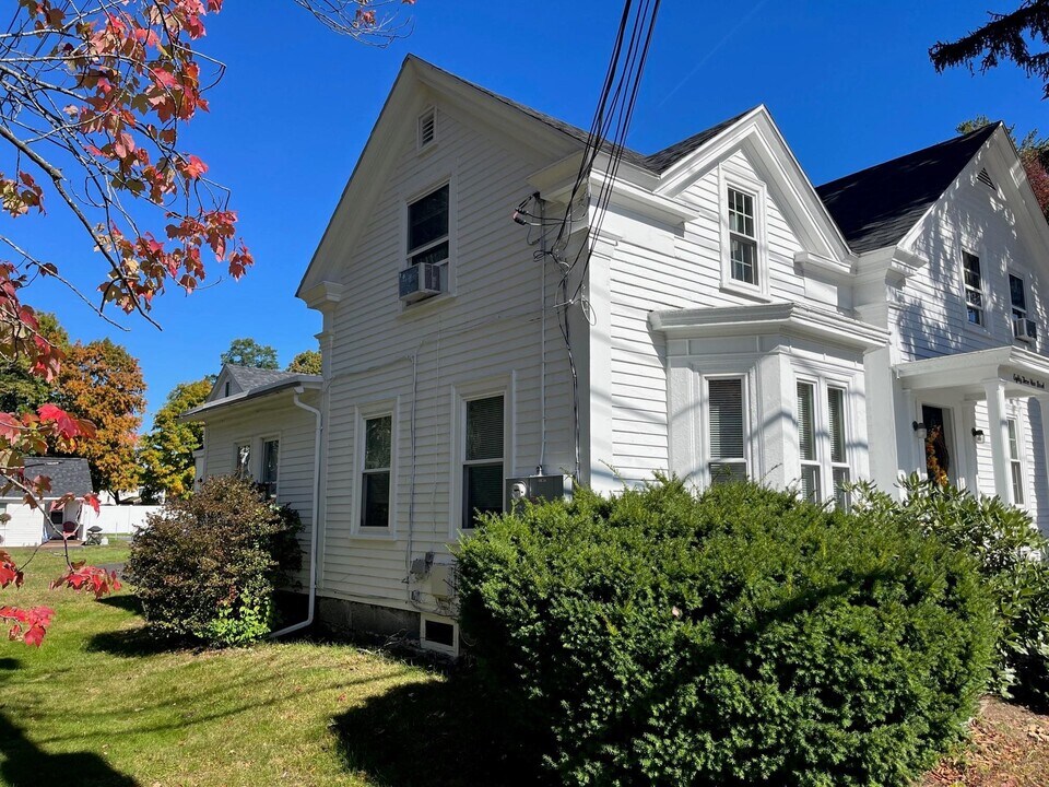 83 Main St-Unit -2B in Exeter, NH - Building Photo