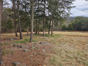 946 Harbin Rd in Dandridge, TN - Foto de edificio - Building Photo