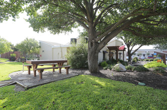 RIVERBEND in Arlington, TX - Foto de edificio - Building Photo