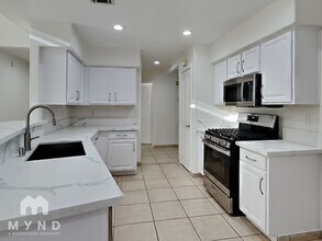 121 Golf Course St in Las Vegas, NV - Building Photo - Building Photo