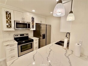 28947 E Thousand Oaks Blvd, Unit 139 in Agoura Hills, CA - Foto de edificio - Building Photo