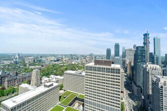 76 Grenville St in Toronto, ON - Building Photo - Building Photo