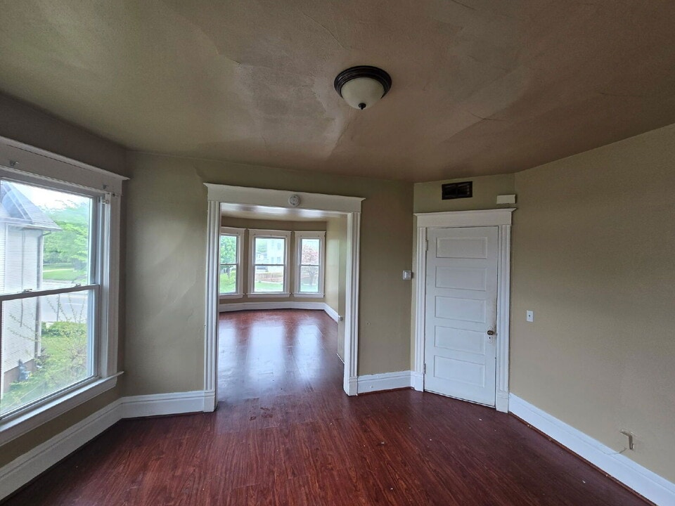 1031 Washington Ave in Racine, WI - Building Photo