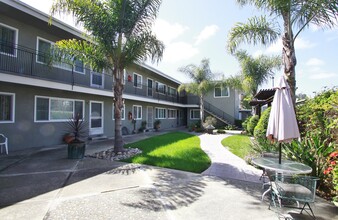 Capri Apartments in Castro Valley, CA - Building Photo - Building Photo