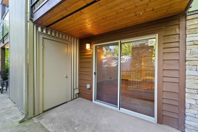 15152 NE 82nd St in Redmond, WA - Building Photo - Building Photo