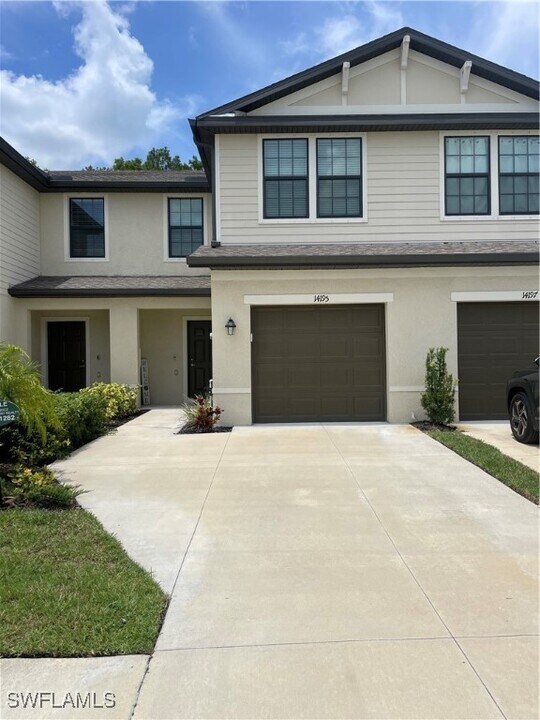 14195 Oviedo Pl in Tice, FL - Building Photo