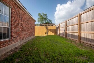 4925 Summa Ct in Baton Rouge, LA - Building Photo - Building Photo
