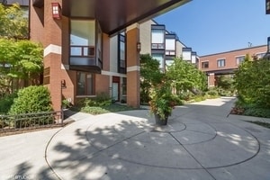 property at 1240 W Cottage Pl