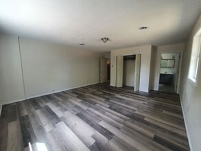 15020 Hackney Dr in St. Robert, MO - Building Photo - Building Photo