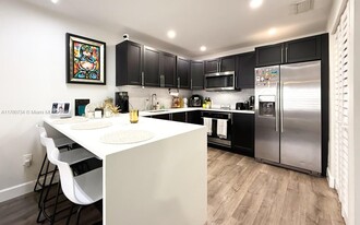 13240 SW 17th Ln in Miami, FL - Building Photo