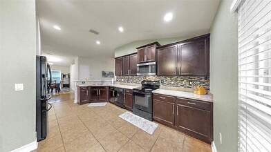 14224 Edinburgh Moor Dr in Wimauma, FL - Building Photo - Building Photo