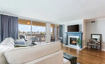 441 N Oakhurst Dr in Beverly Hills, CA - Building Photo - Building Photo