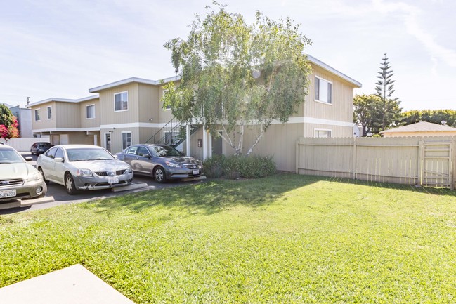 Ivy at Arrellaga in Santa Barbara, CA - Building Photo - Building Photo