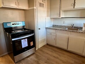 212 S Fillmore St, Unit B in San Angelo, TX - Building Photo - Building Photo